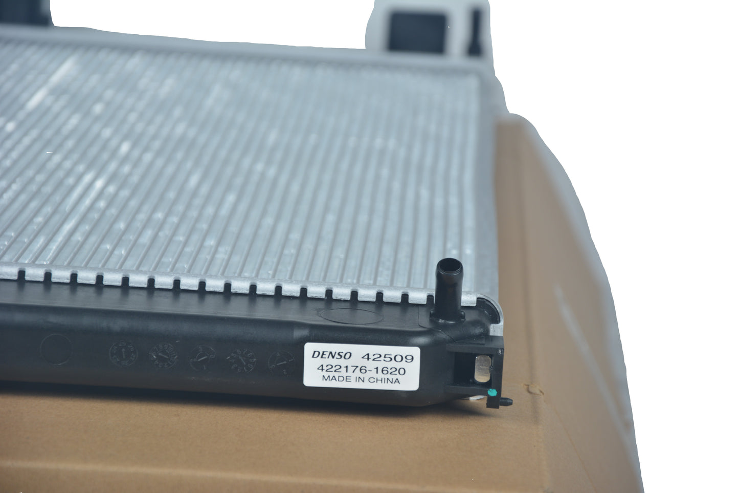 DENSO Radiator 422176-1620 image 9 Candru